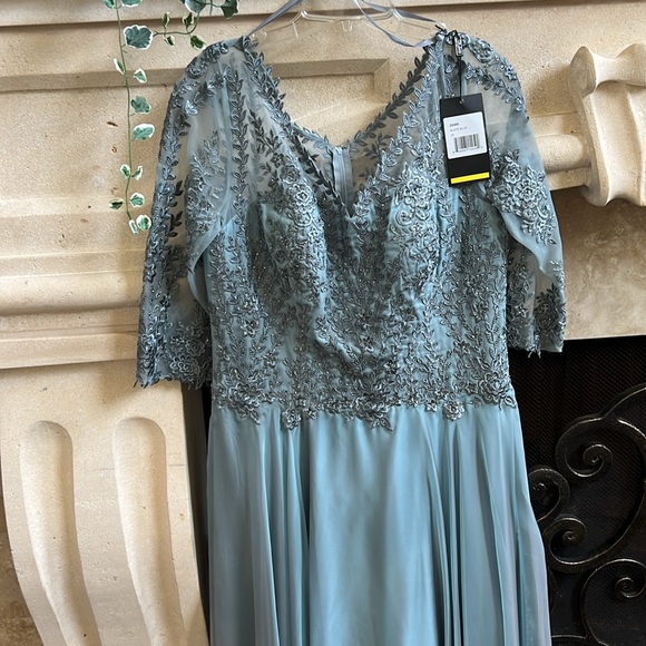 LA FEMME EVENING GOWN size 10 - Picture 5 of 8